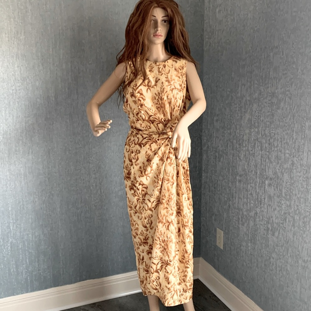 100% silk. Lovely dress.